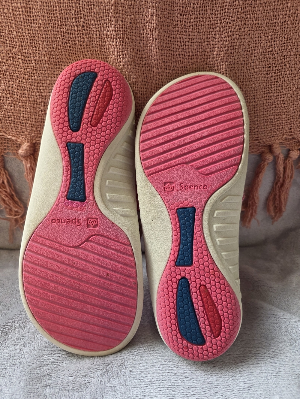 Spenco Sandals - Picture 9 of 9